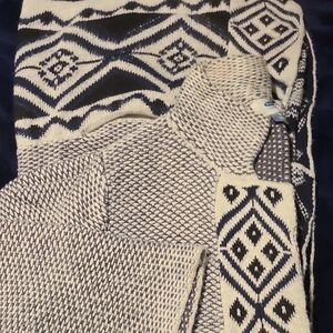 Old Navy Black and White Textured Sweater